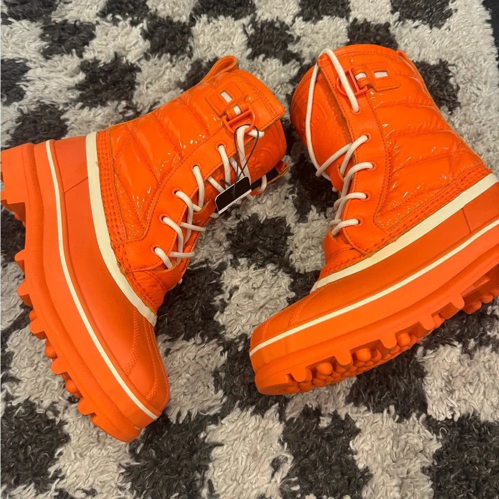 “Like walking on a cloud!” These boot are CUTE & COMFY🧡🧡 zoom in for details